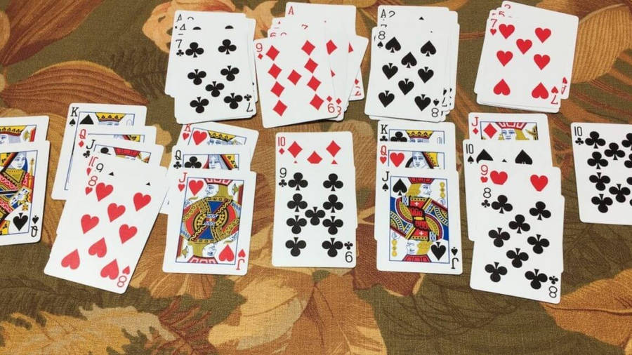 Engaging Solitaire Game Peak Moment Wallpaper