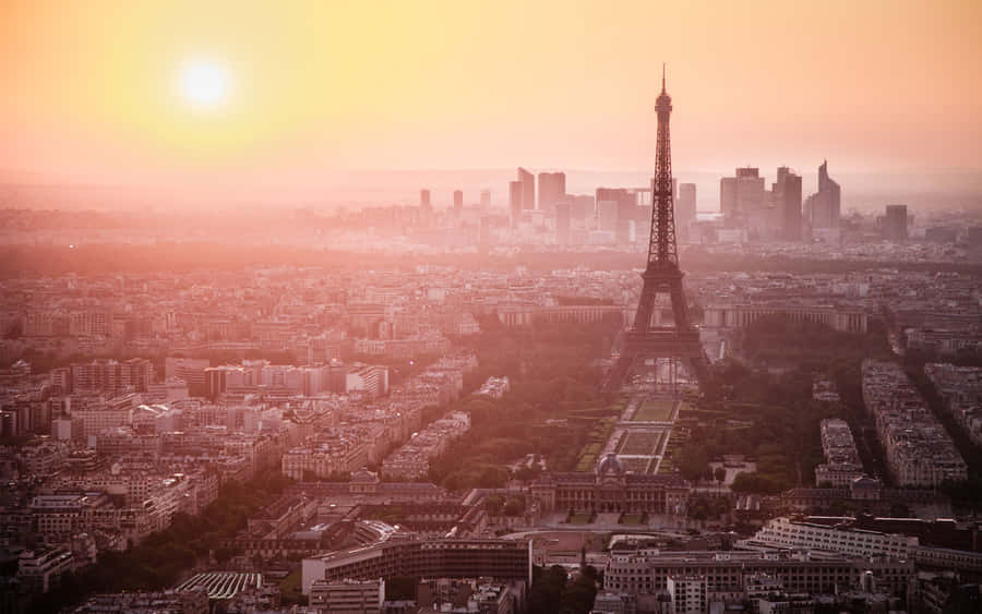 Enjoy A Scene Of Paris On Your Desktop Wallpaper