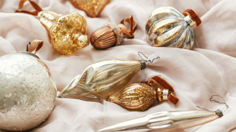 Enjoy The Beauty Of Christmas On Your Computer Wallpaper