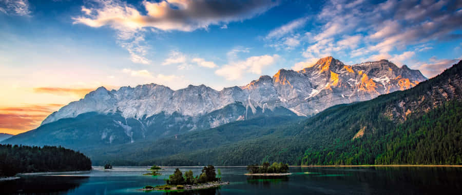 Enjoy The Grandeur Of Nature From An Ultra Wide Perspective Wallpaper