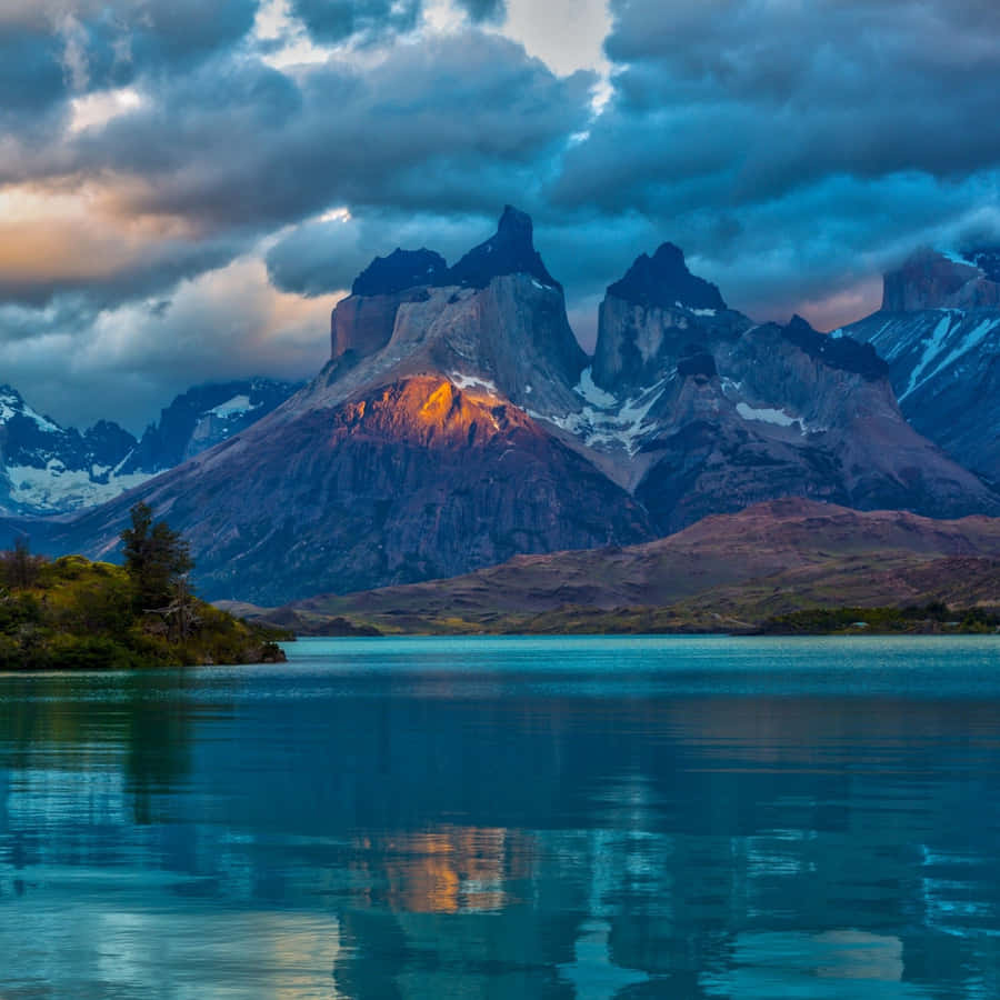 Explore The Majestic Beauty Of Nature With An Ipad Wallpaper