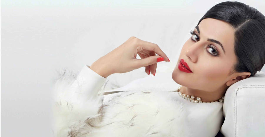 Exquisite Actress Taapsee Pannu Wallpaper