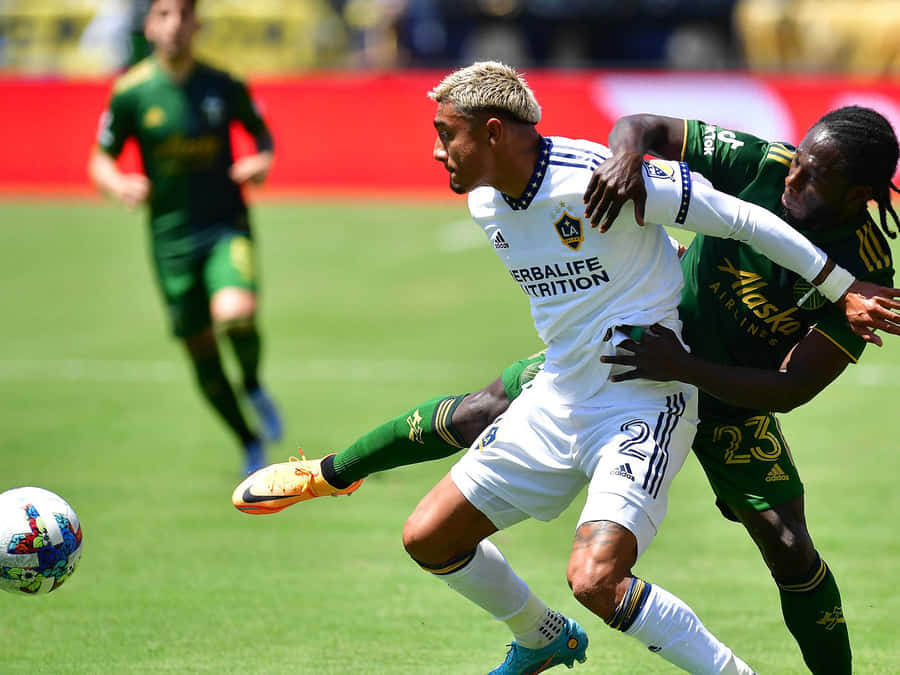 Football Athlete Julián Araujo With Yimmi Chara 2022 Match Wallpaper