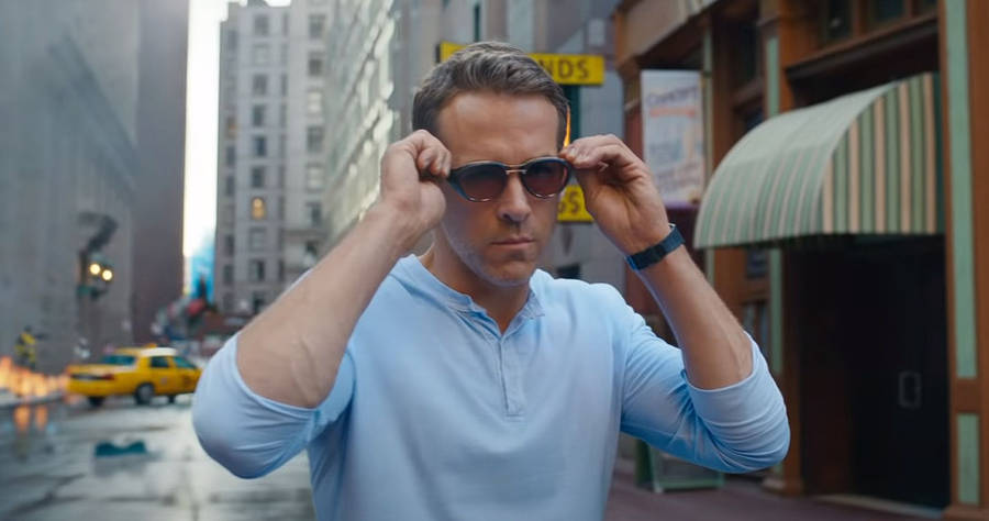 Free Guy Cool Sunglasses Wallpaper