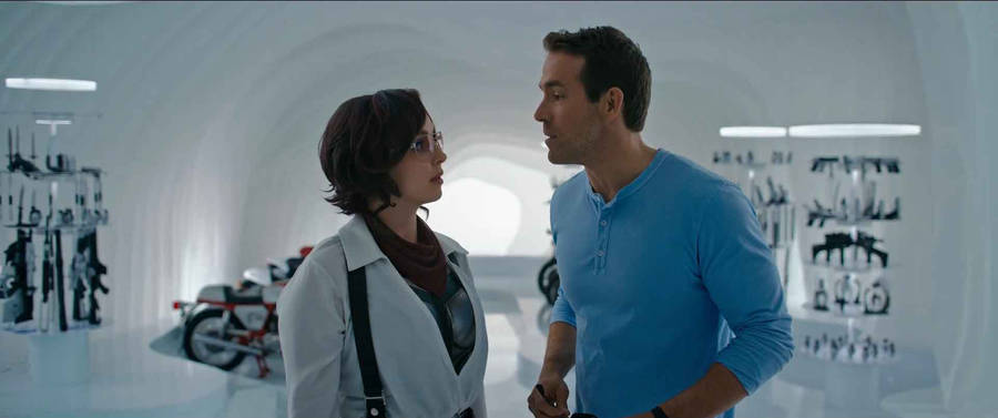 Free Guy Talking To Molotov Wallpaper