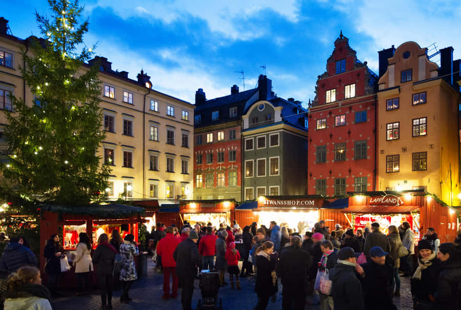 Gamla Stan Tourists Night Market Wallpaper