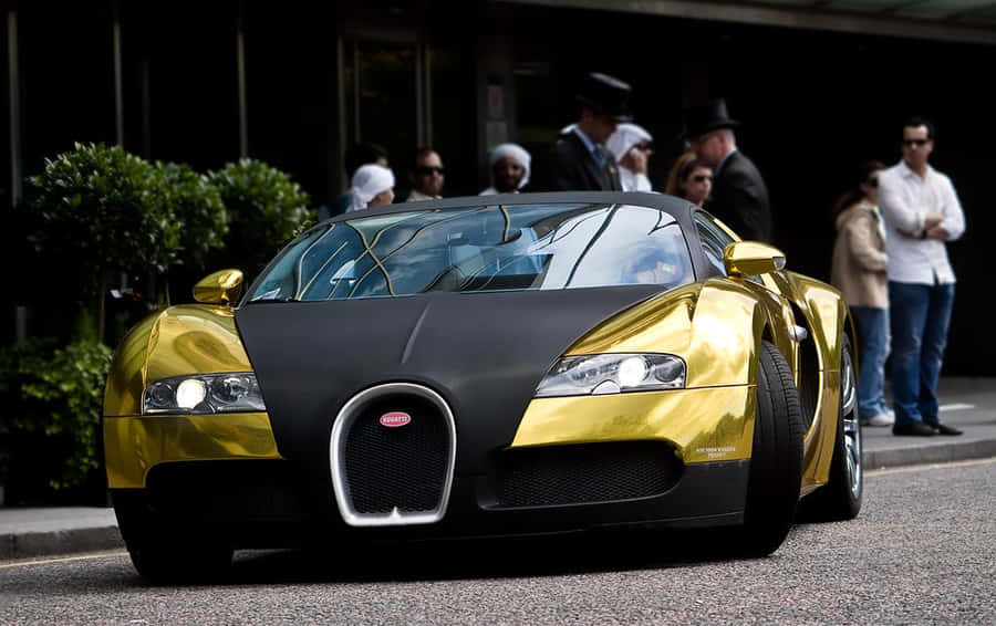 Gold Bugatti Veyron Car People Standingnding Wallpaper