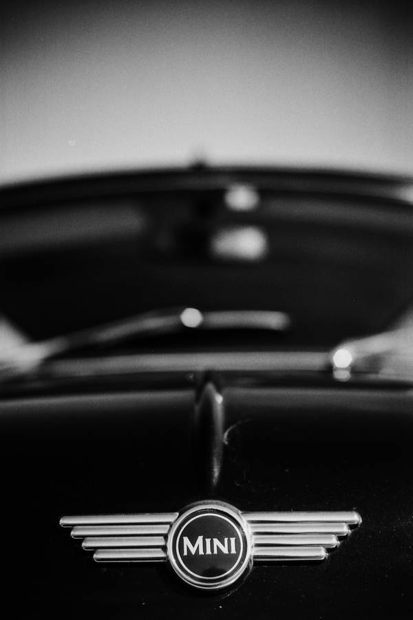 Grayscale Mini Cooper Logo Wallpaper