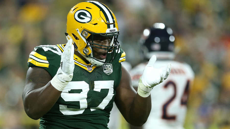 Green Bay Packers Kenny Clark Versus Chicago Bears Wallpaper