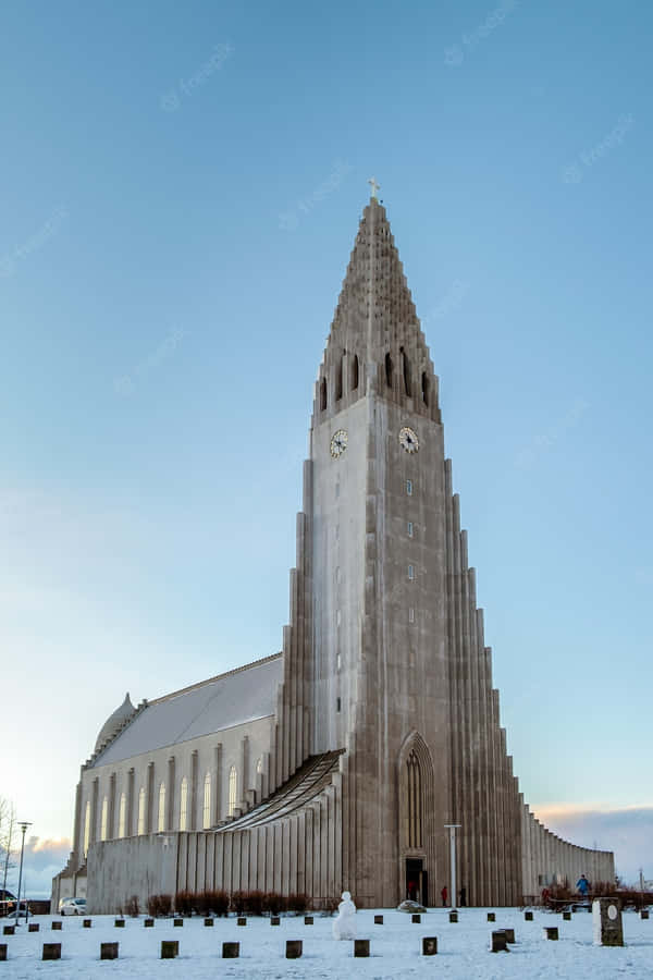 Hallgrimskirkja At The Center Wallpaper