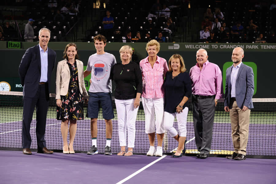 Hana Mandlikova With The Committee Officials Wallpaper