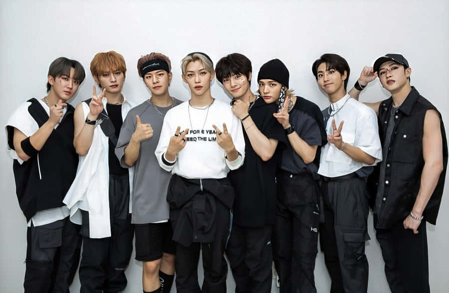 Heralding A Great Year Ahead With Stray Kids In 2020 Wallpaper