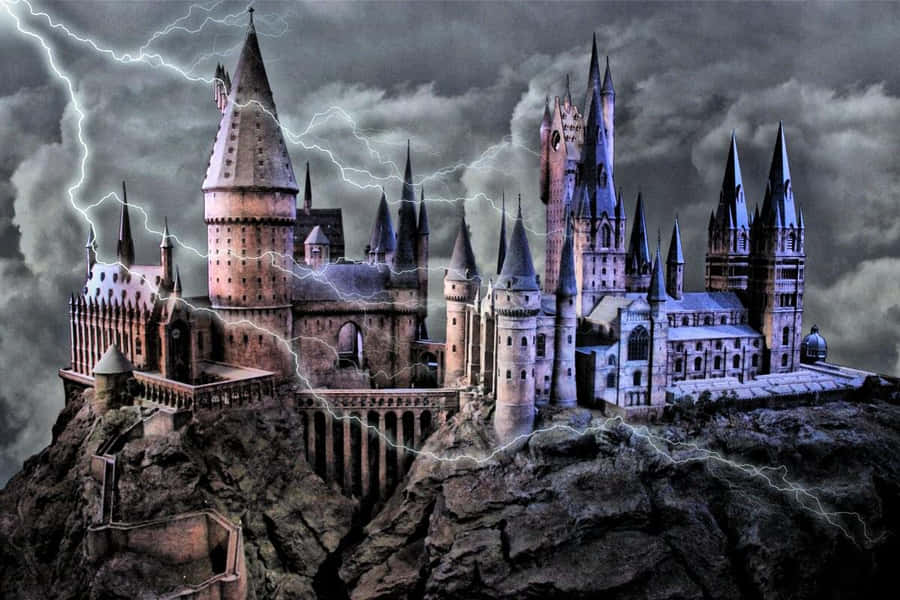 Hogwarts Castle With Lightning And Lightning Wallpaper