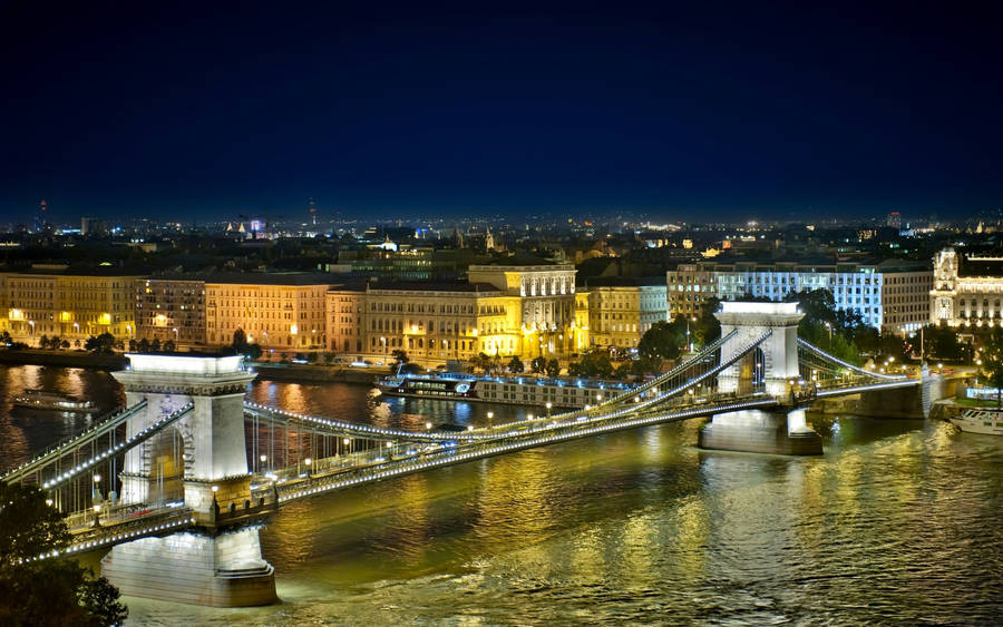 Hungary Széchenyi Chain Bridge Wallpaper