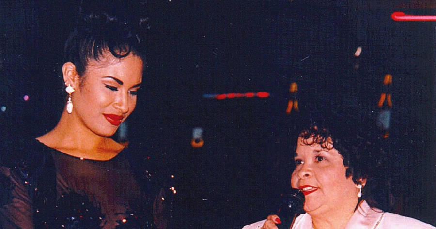 Iconic Tejano Music Legend - Selena Quintanilla Wallpaper