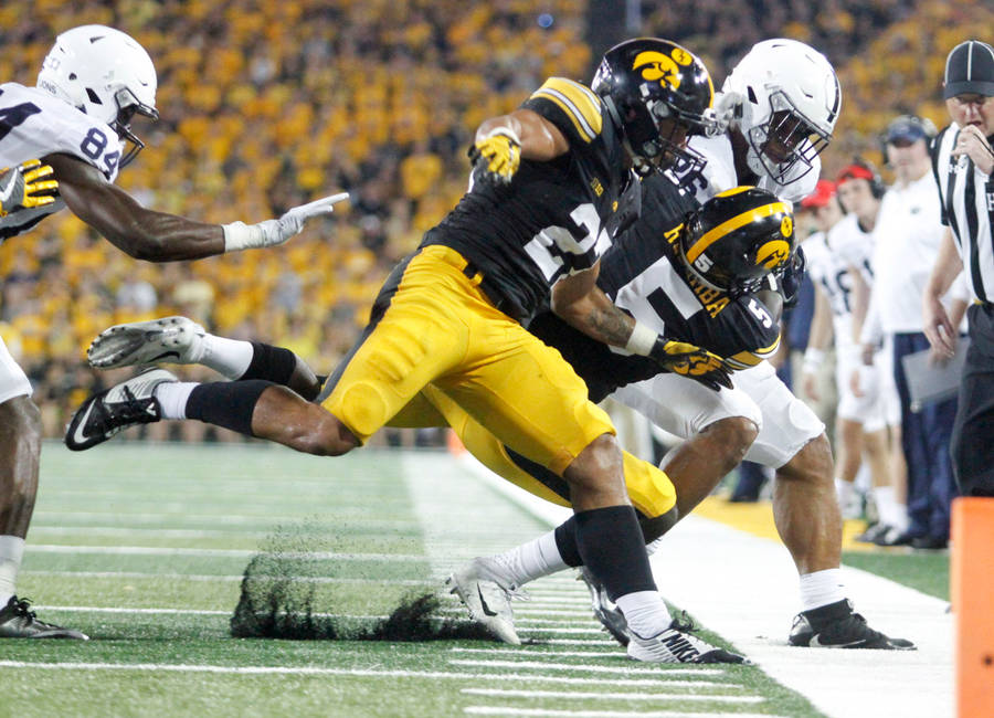 Iowa Hawkeyes Tackle Wallpaper