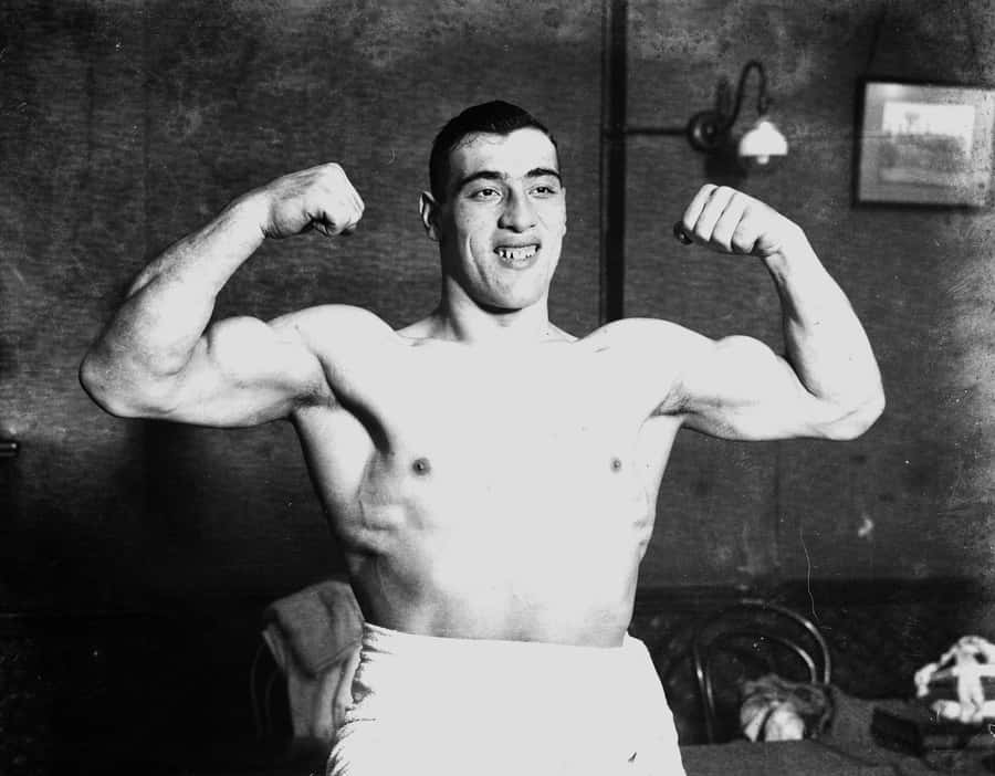 Italian Boxer Primo Carnera Flexing For People Disc Wallpaper