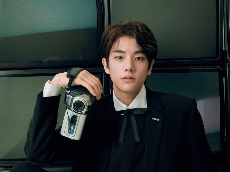 Jake Holding Camcorder Enhypen Aesthetic Wallpaper