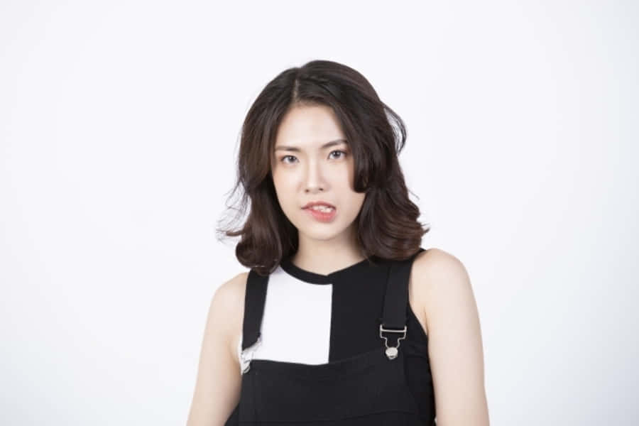 Japanese Playful Women Wallpaper