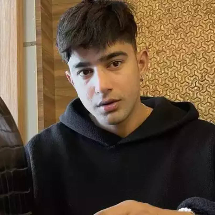 Jass Manak In Black Hoodie Wallpaper