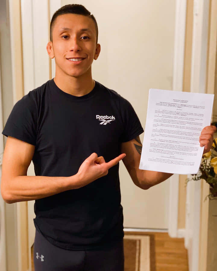 Jeff Molina Signing A Contract At Ufc Event Wallpaper