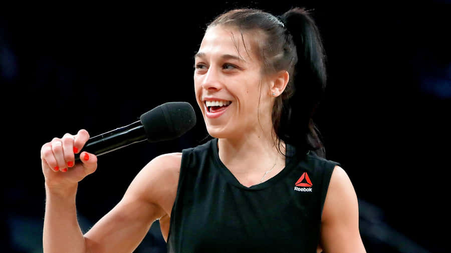 Joanna Jedrzejczyk - Speaking To Her Fans Wallpaper