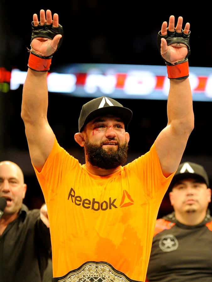 Johny Hendricks Waving To The Crowd Wallpaper