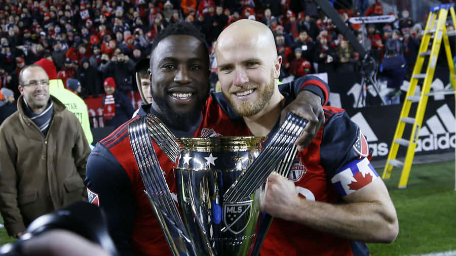 Jozy Altidore And Michael Bradley Holding 2017 Mls Cup Wallpaper