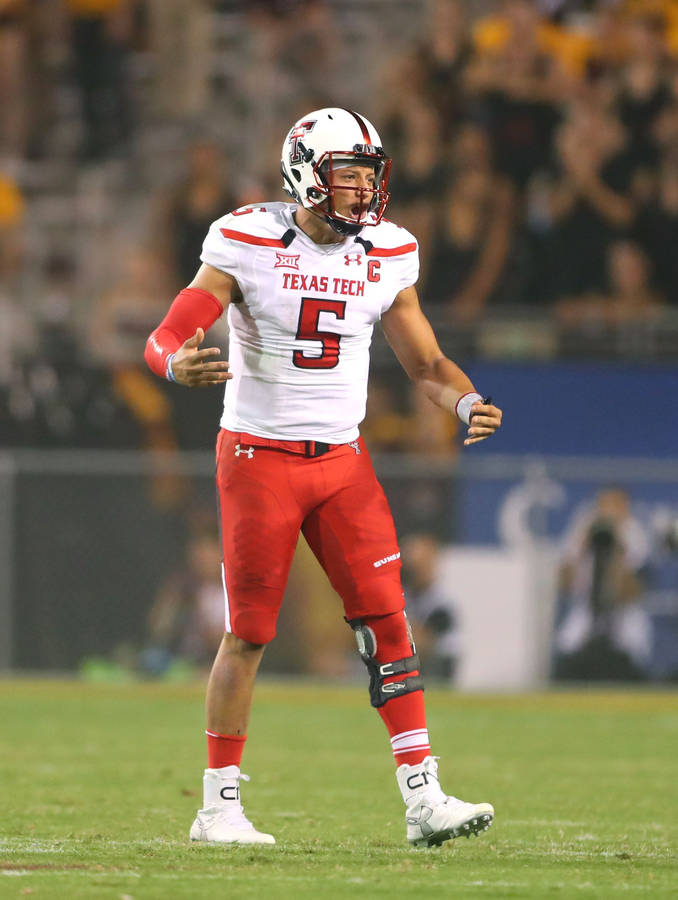 Kansas City Chiefs Quarterback Patrick Mahomes Yelling Wallpaper