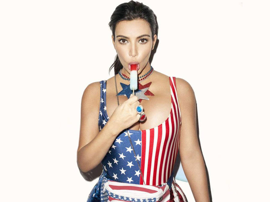 Kim Kardashian Celebrates 4th Of July In Star-spangled Outfit Wallpaper