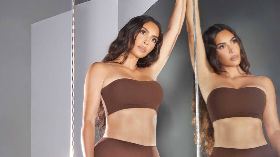 Kim Kardashian Rocks A Glamorous Look In A Stunning Mirror Shot Wallpaper