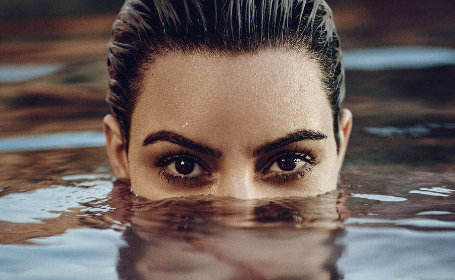 Kim Kardashian Taking A Refreshing Dip Wallpaper