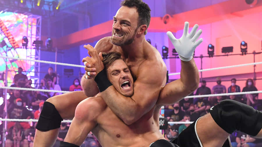La Knight Taking On Grayson Waller At Halloween Havoc Event Wallpaper