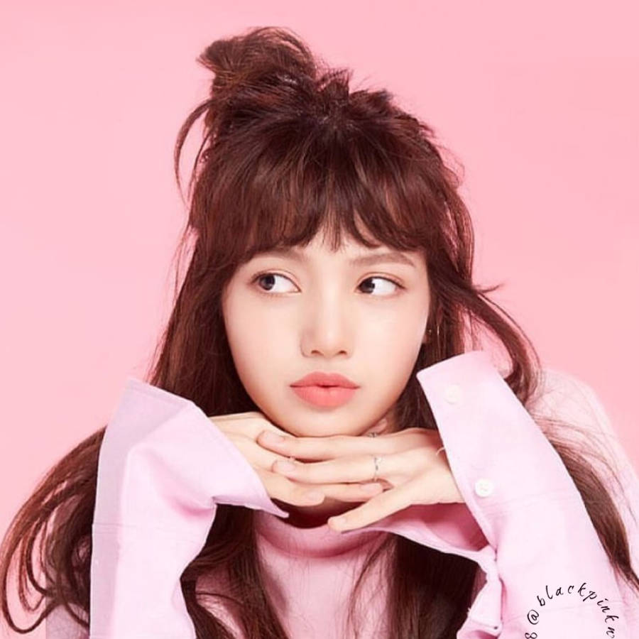Lisa Of Blackpink Vibrant And Stunning In Pink Wallpaper