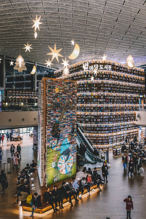 Lively Night At Seoul's Coex Mall Wallpaper