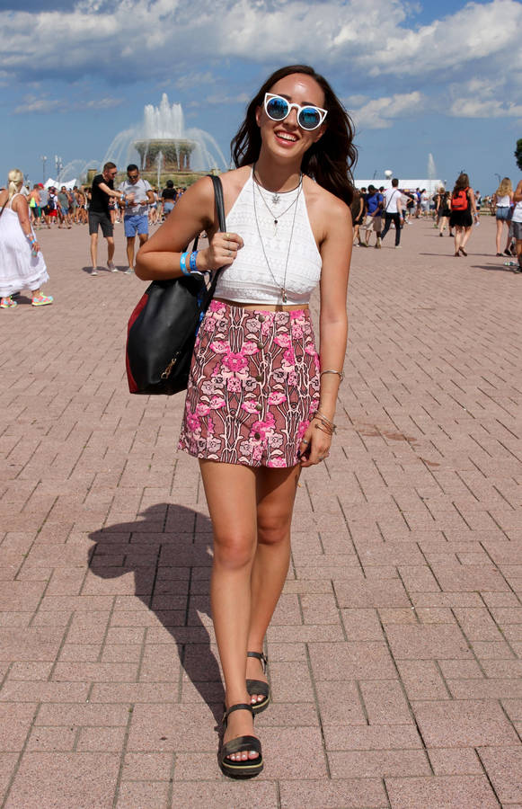 Lollapalooza Summer Outfit Wallpaper