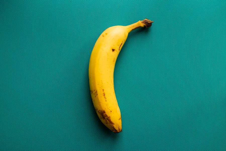 Lone Banana Fruit Wallpaper