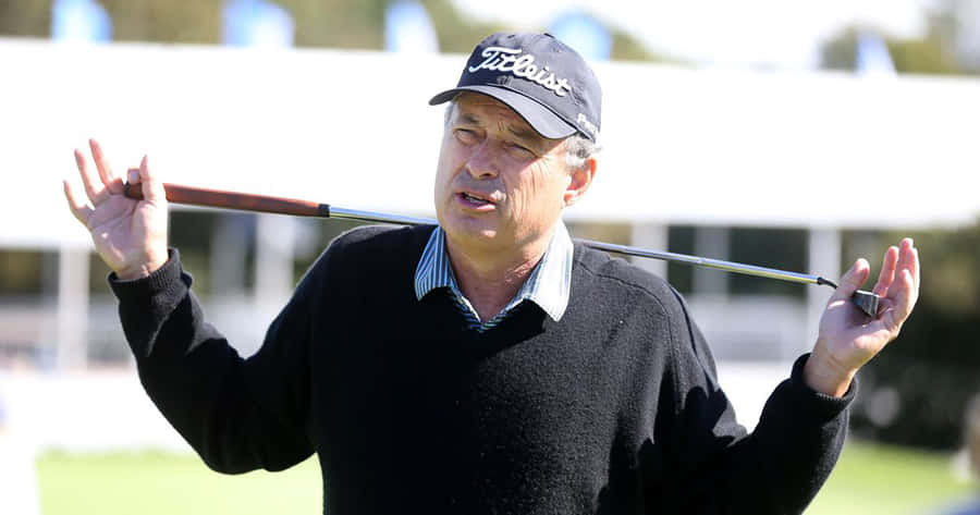 Loren Roberts Cool Pose Wallpaper