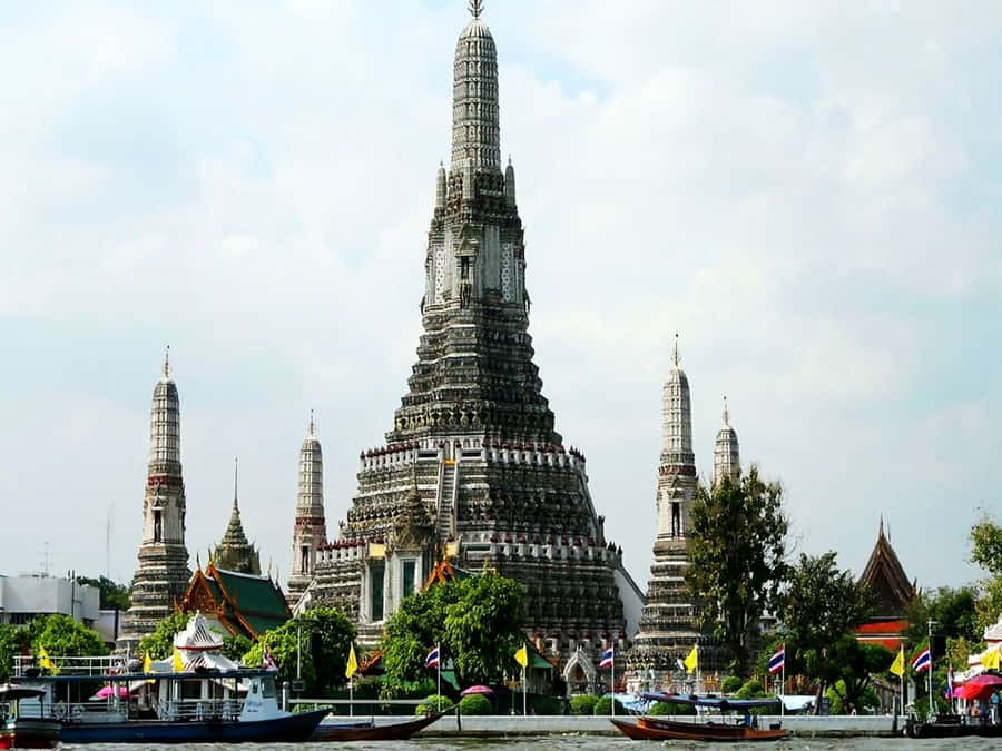 Lovely Wat Arun Wallpaper