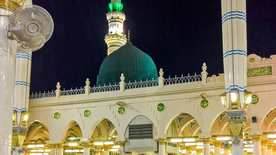 Low Shot Green Dome Madina Wallpaper