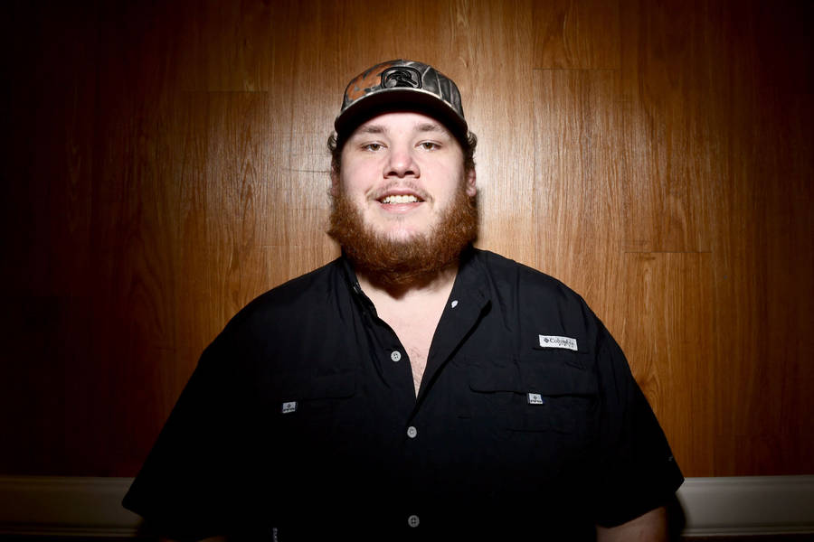 Luke Combs Living Life To The Fullest Wallpaper