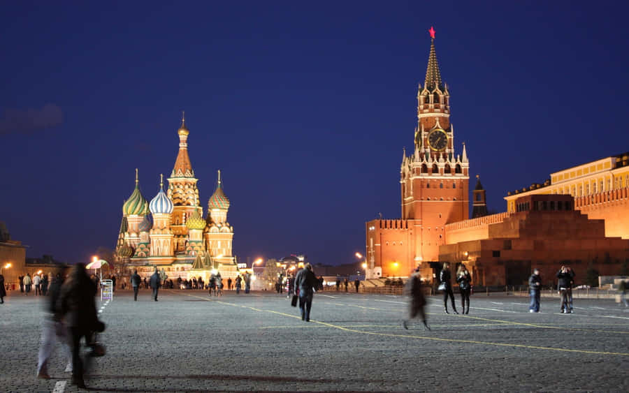 Majestic Night View Of The Kremlin Wallpaper