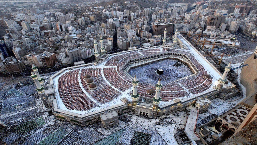 Majestic Overhead View Of The Sacred Mosque In Makkah Hd Wallpaper