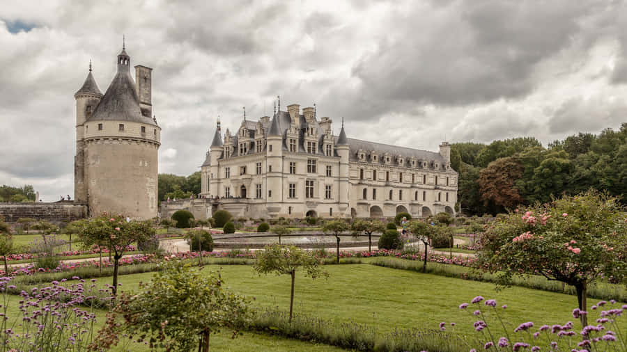 Majestic View Of Château De Chenonceau Wallpaper