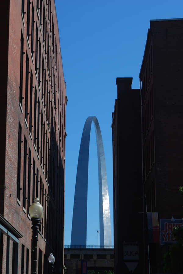 Majestic View Of The Gateway Arch With City Buildings Wallpaper