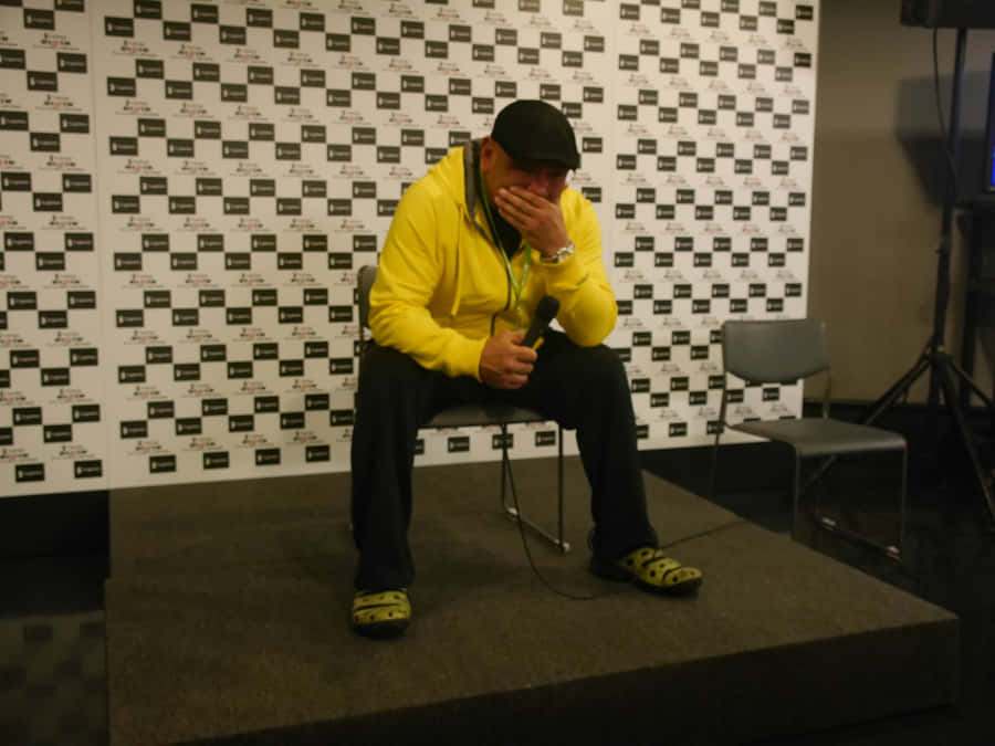 Manin Yellowat Press Conference Wallpaper