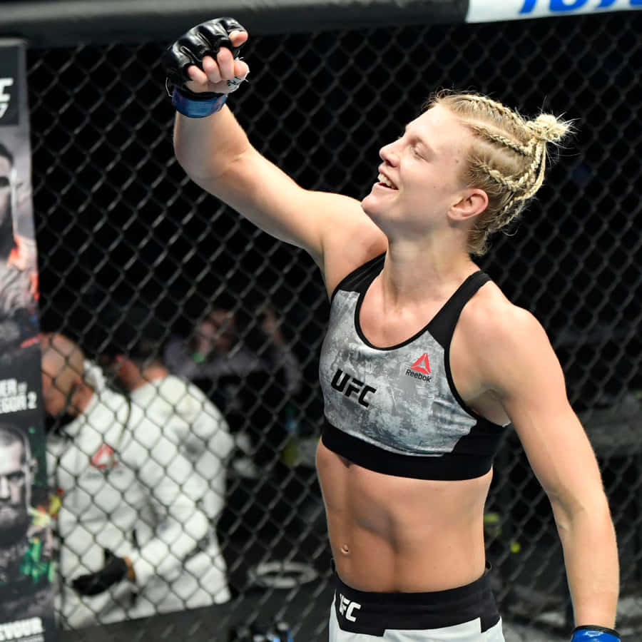 Manon Fiorot Smiling Wallpaper