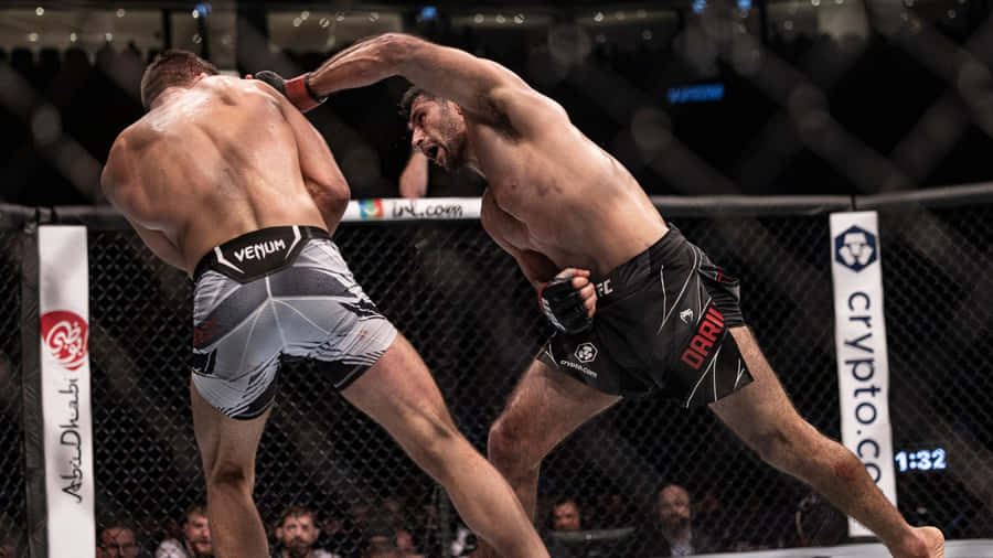 Mateusz Gamrot Blocking Opponent Wallpaper