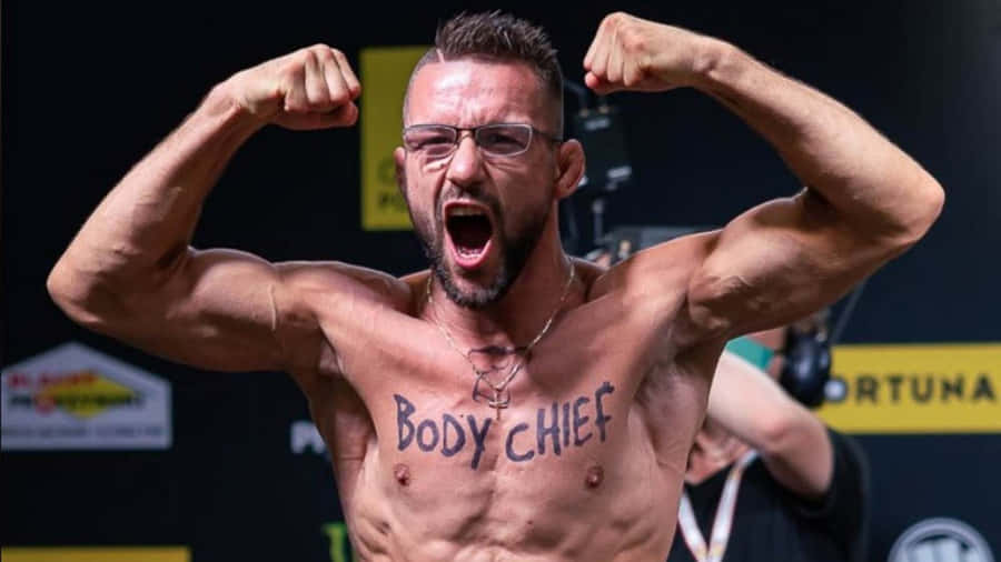 Mateusz Gamrot With Eyeglasses Wallpaper