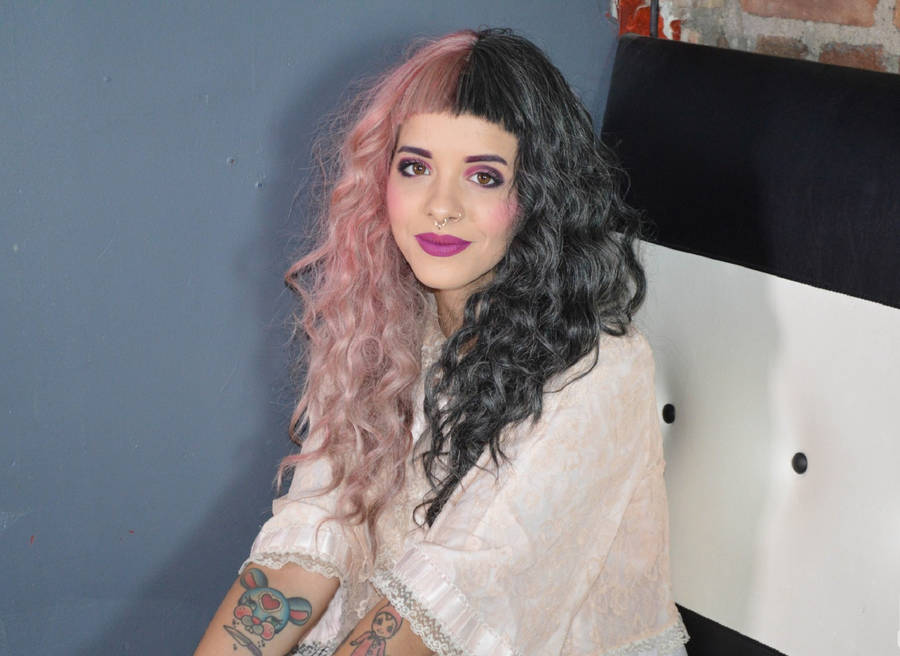 Melanie Martinez Curls Wallpaper